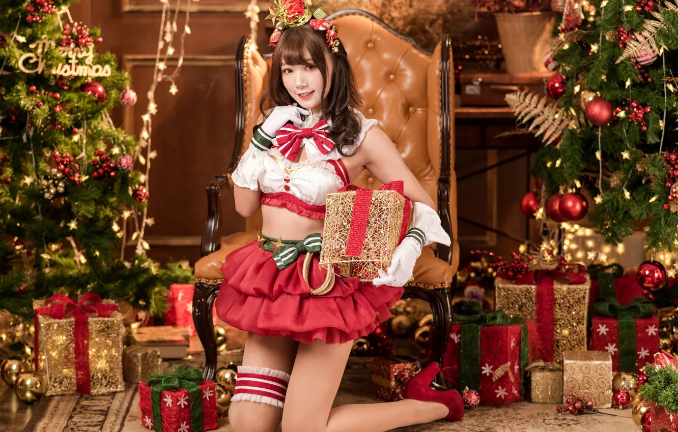 Photo wallpaper decoration, smile, holiday, box, gift, balls, tree, chair