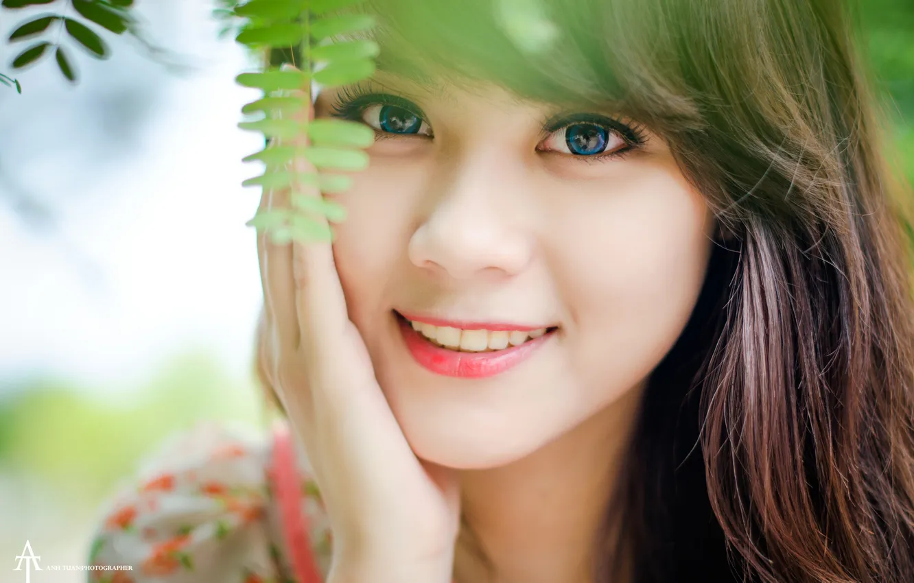 Photo wallpaper girl, face, smile, foliage, hand, branch