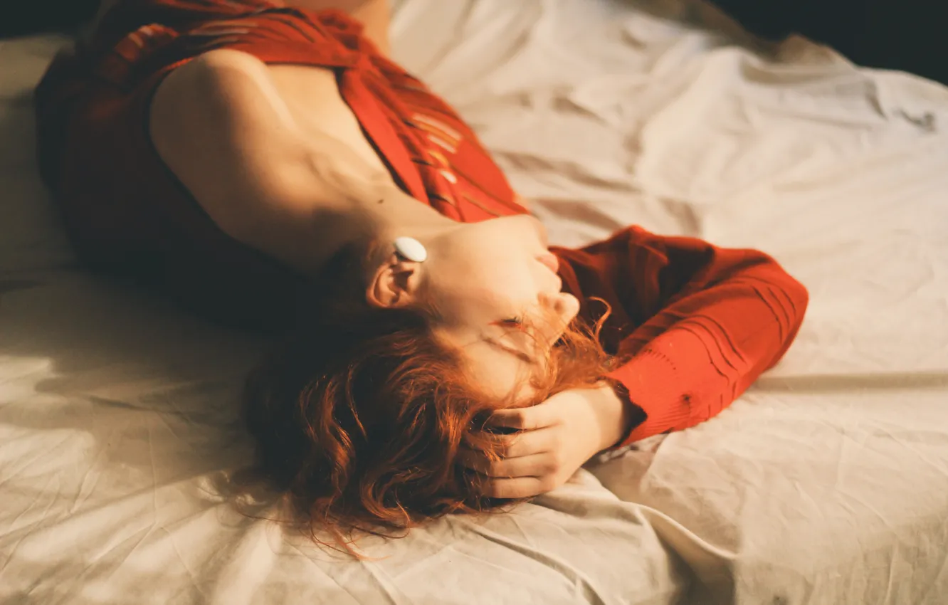 Photo wallpaper girl, pose, lies, red