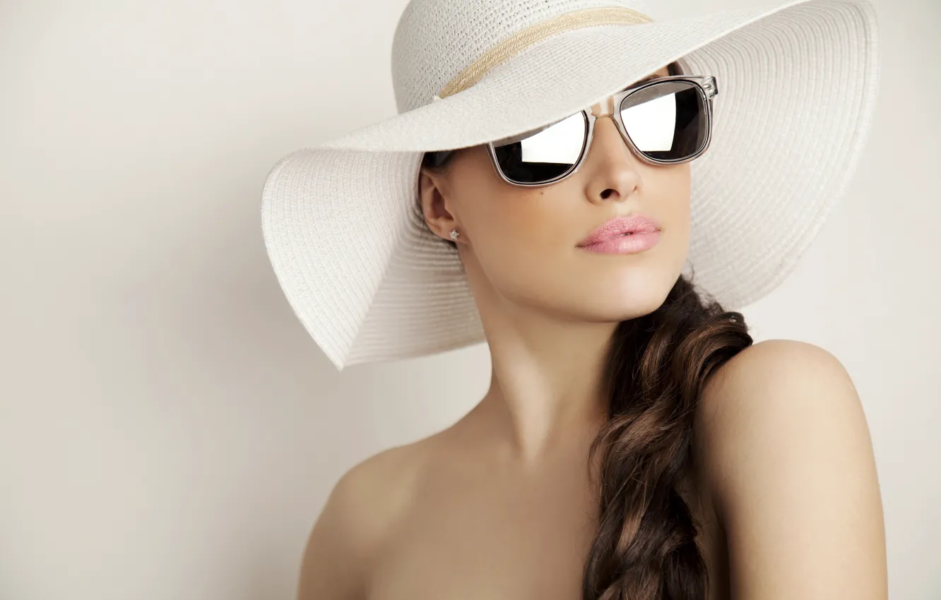 Photo wallpaper close-up, background, hat, makeup, brunette, glasses, cute