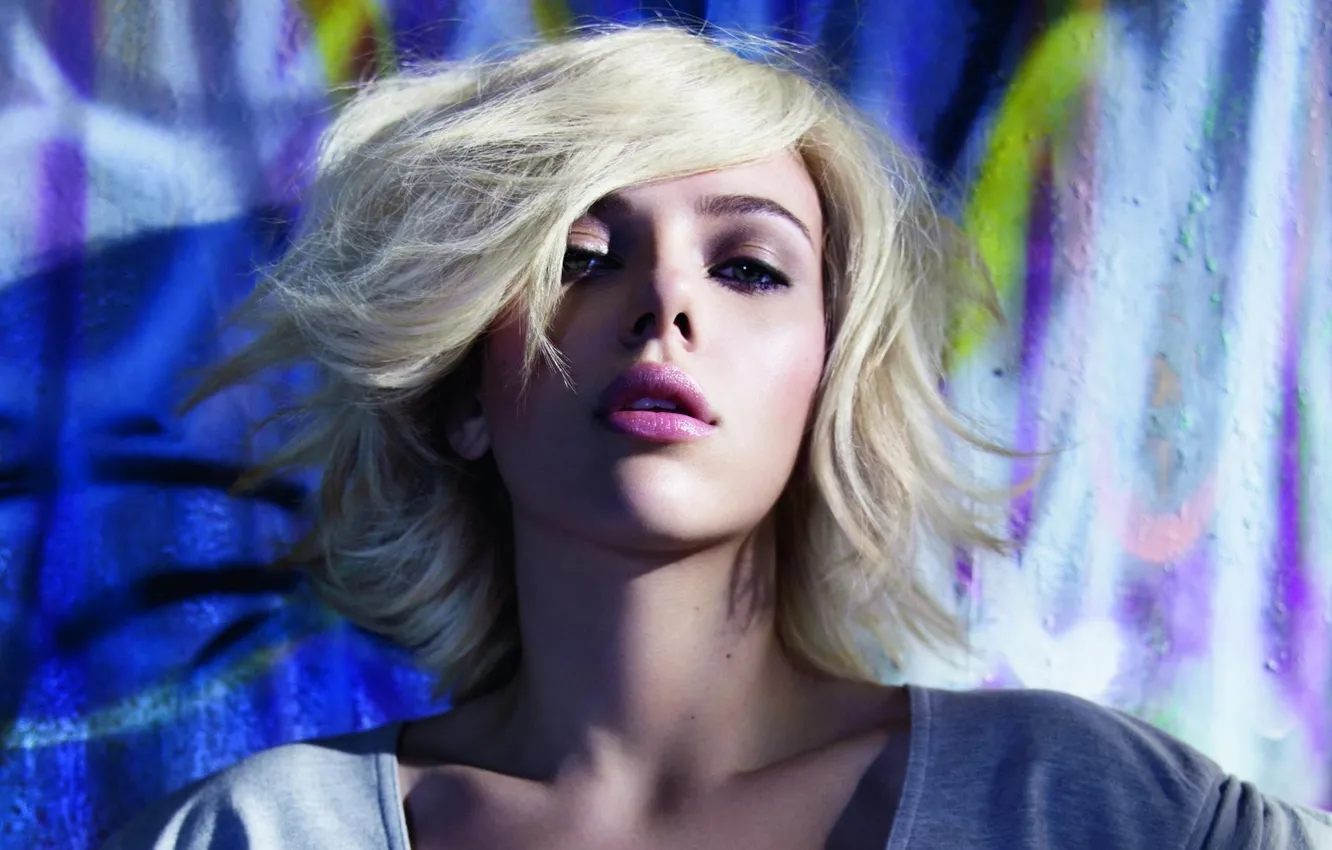 Photo wallpaper girl, wall, portrait, Scarlett Johansson, Scarlett Johansson, bright, motley, actiris