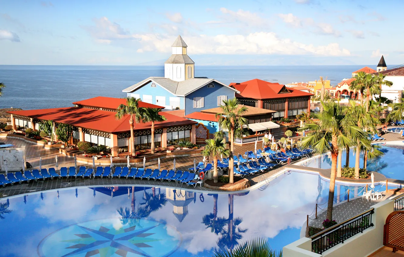 Photo wallpaper sea, clouds, palm trees, pool, horizon, the hotel