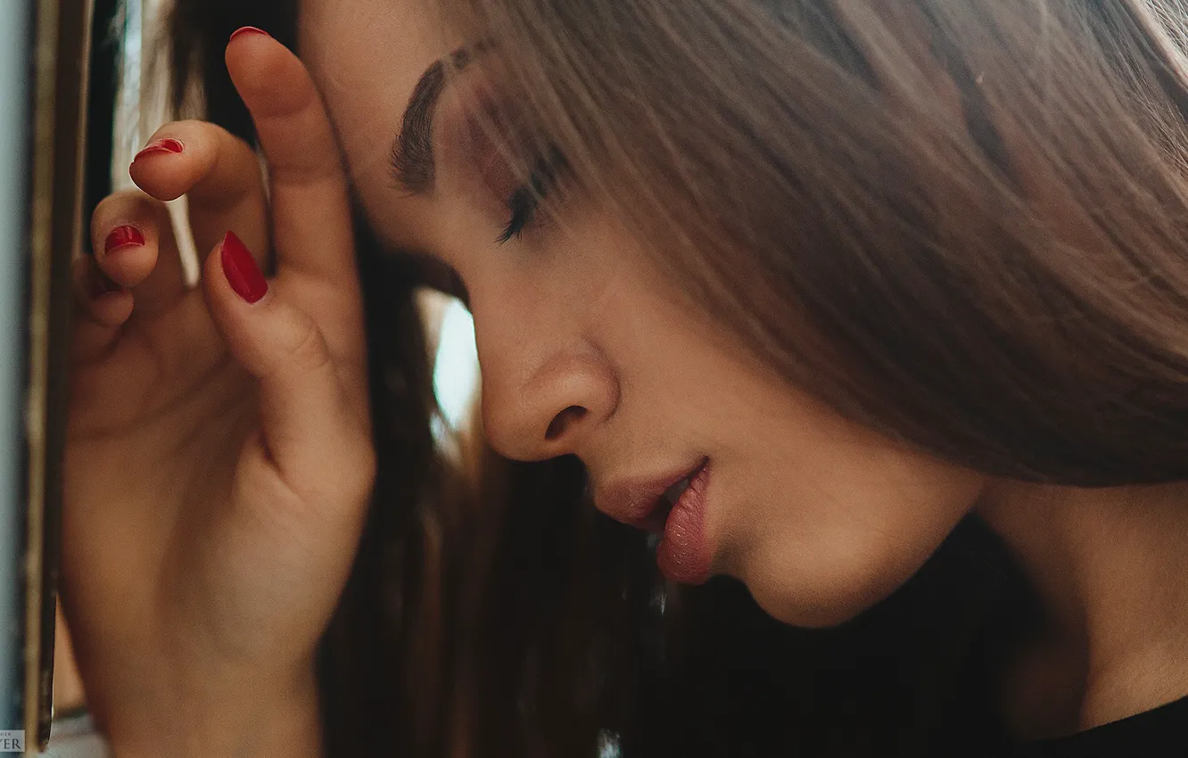 Photo wallpaper close-up, face, pose, model, portrait, hands, makeup, hairstyle