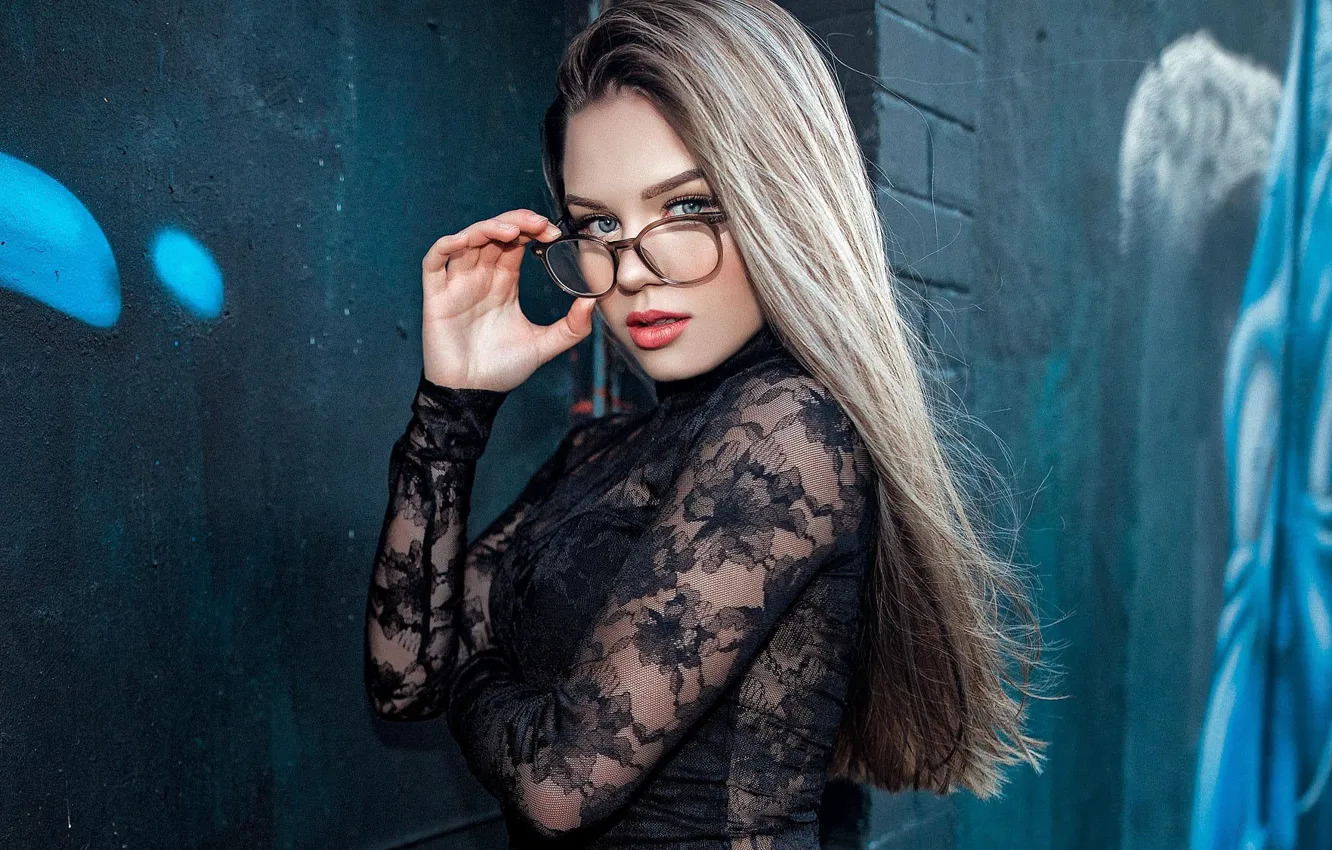 Photo wallpaper look, pose, wall, graffiti, model, portrait, hands, makeup