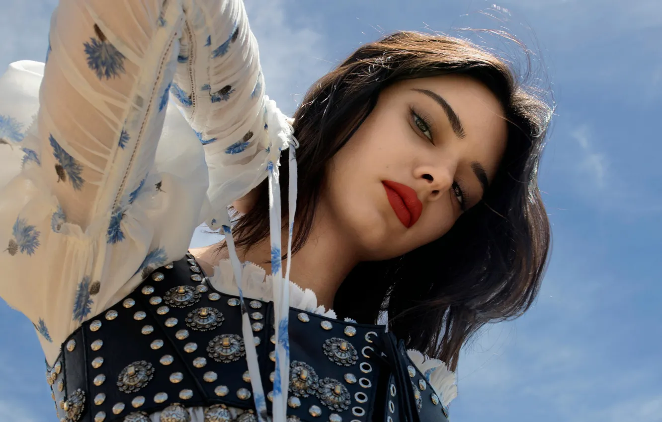 Photo wallpaper look, beautiful girl, blue sky, look, beautiful girl, blue sky, Kendall Jenner, bright lipstick