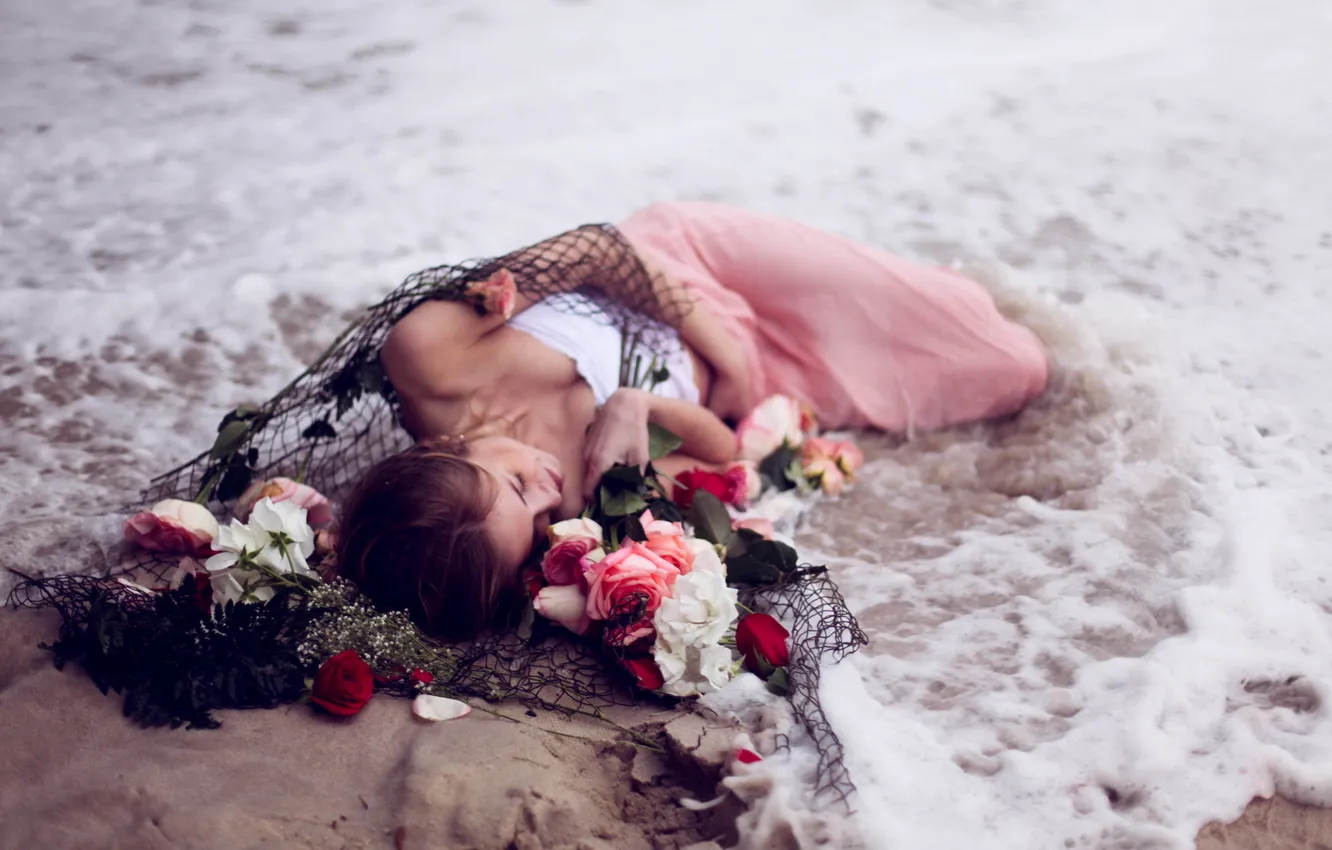 Photo wallpaper sea, girl, flowers, network, the situation