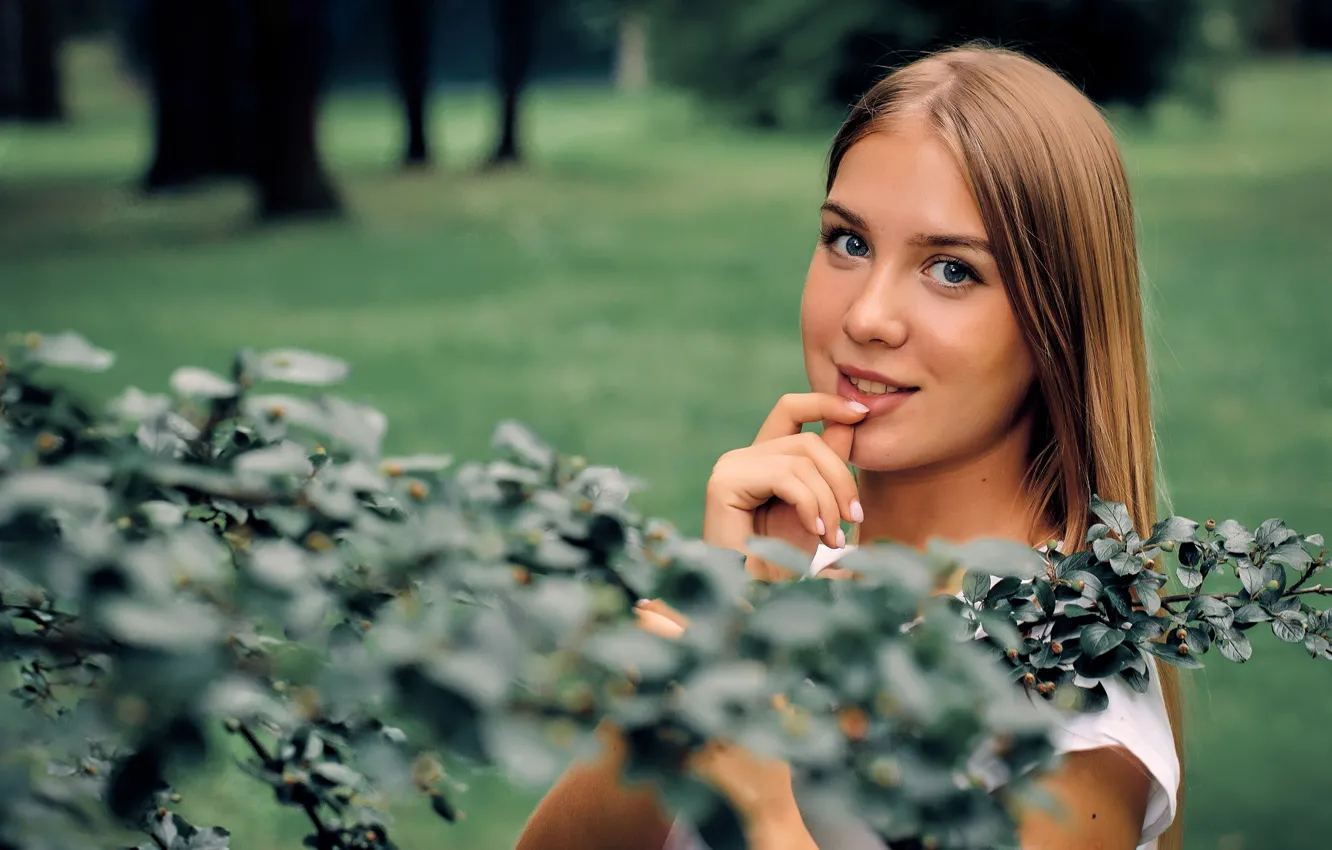 Photo wallpaper look, girl, branches, face, portrait, long hair, Grigory Pozdnyakov