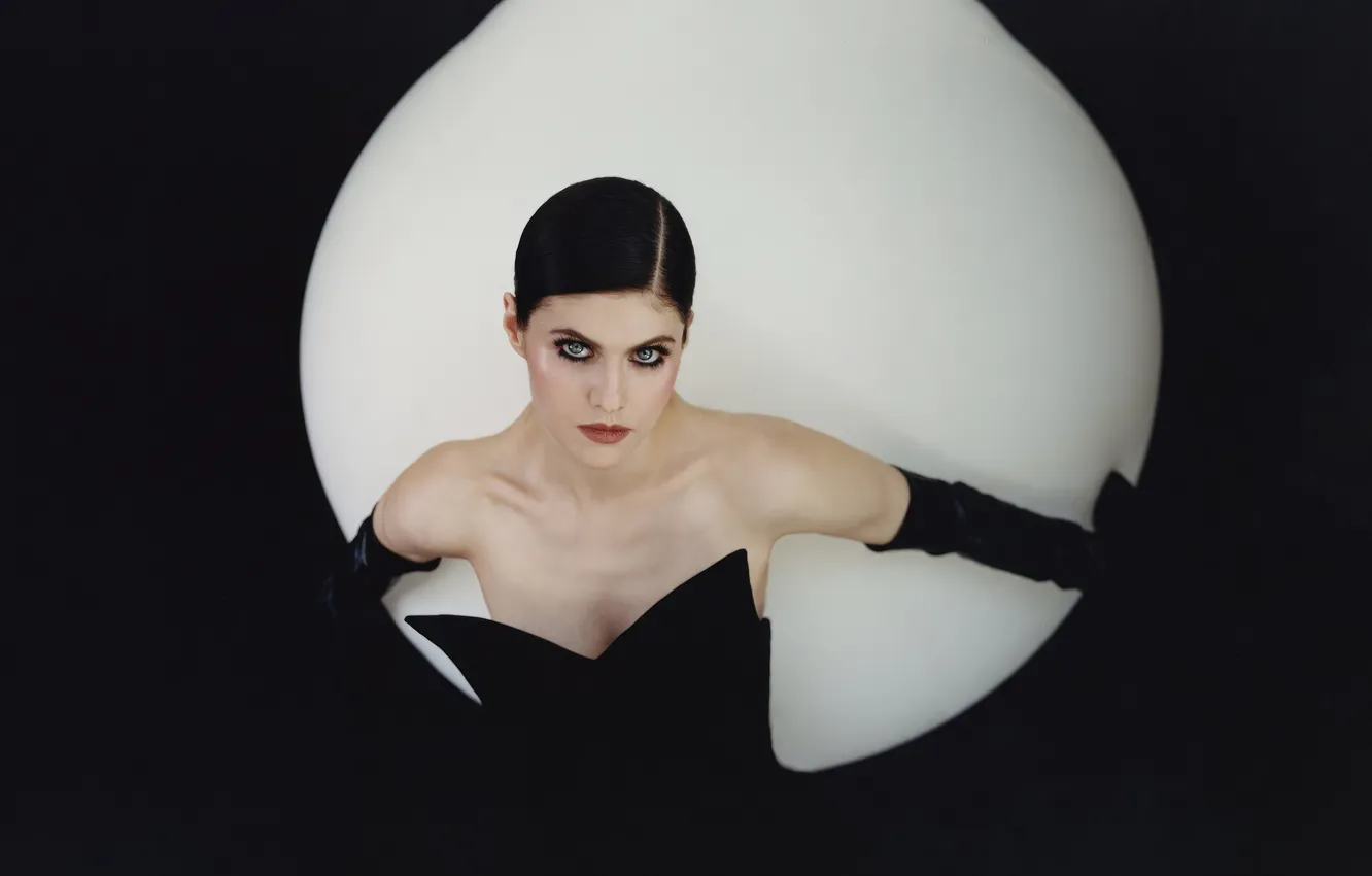 Photo wallpaper actress, brunette, black background, brunette, black background, actress, Alexandra Daddario, bare shoulders