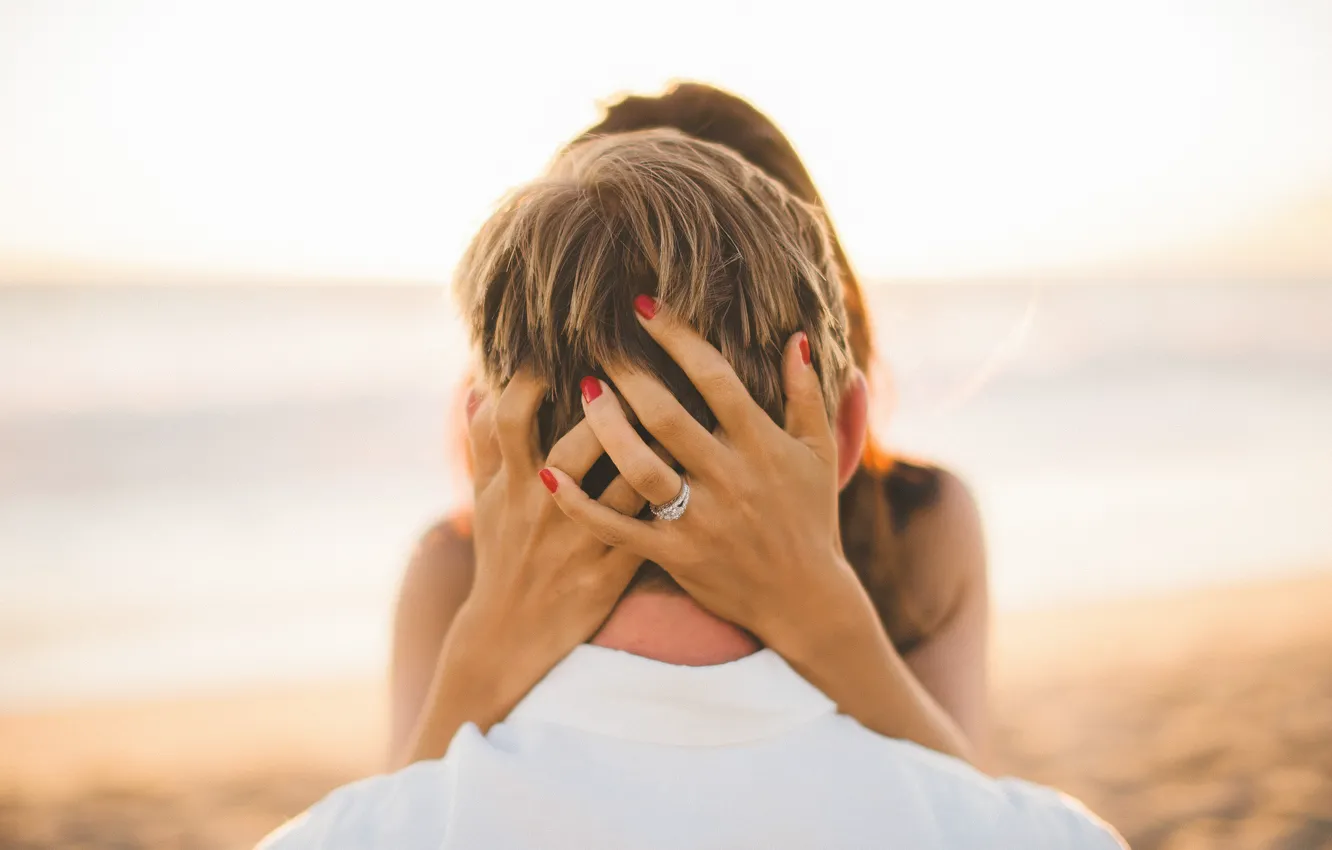 Photo wallpaper head, hands, ring, manicure