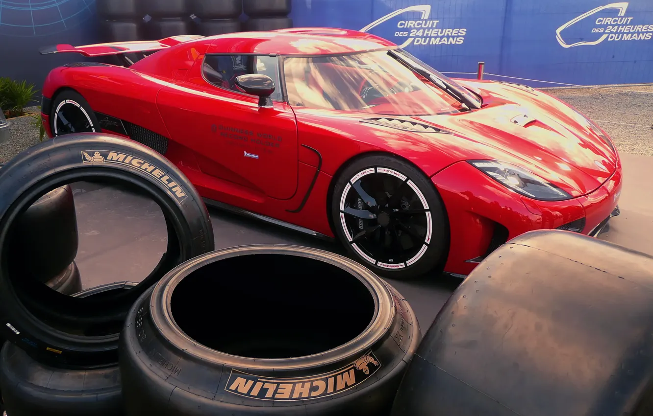 Photo wallpaper Koenigsegg, tires, red, Agera R