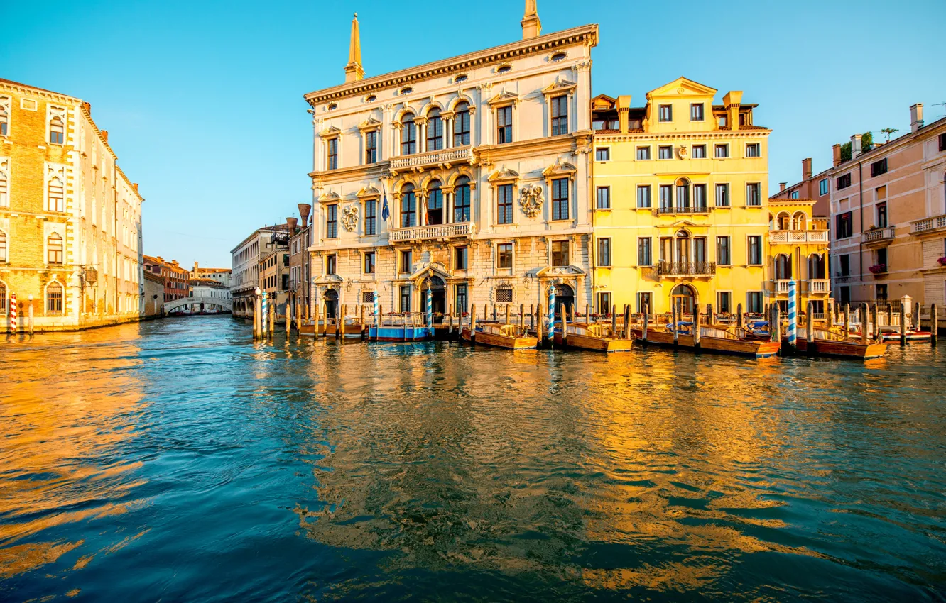 Photo wallpaper water, boat, home, Italy, Venice, channel, Sunny, piles