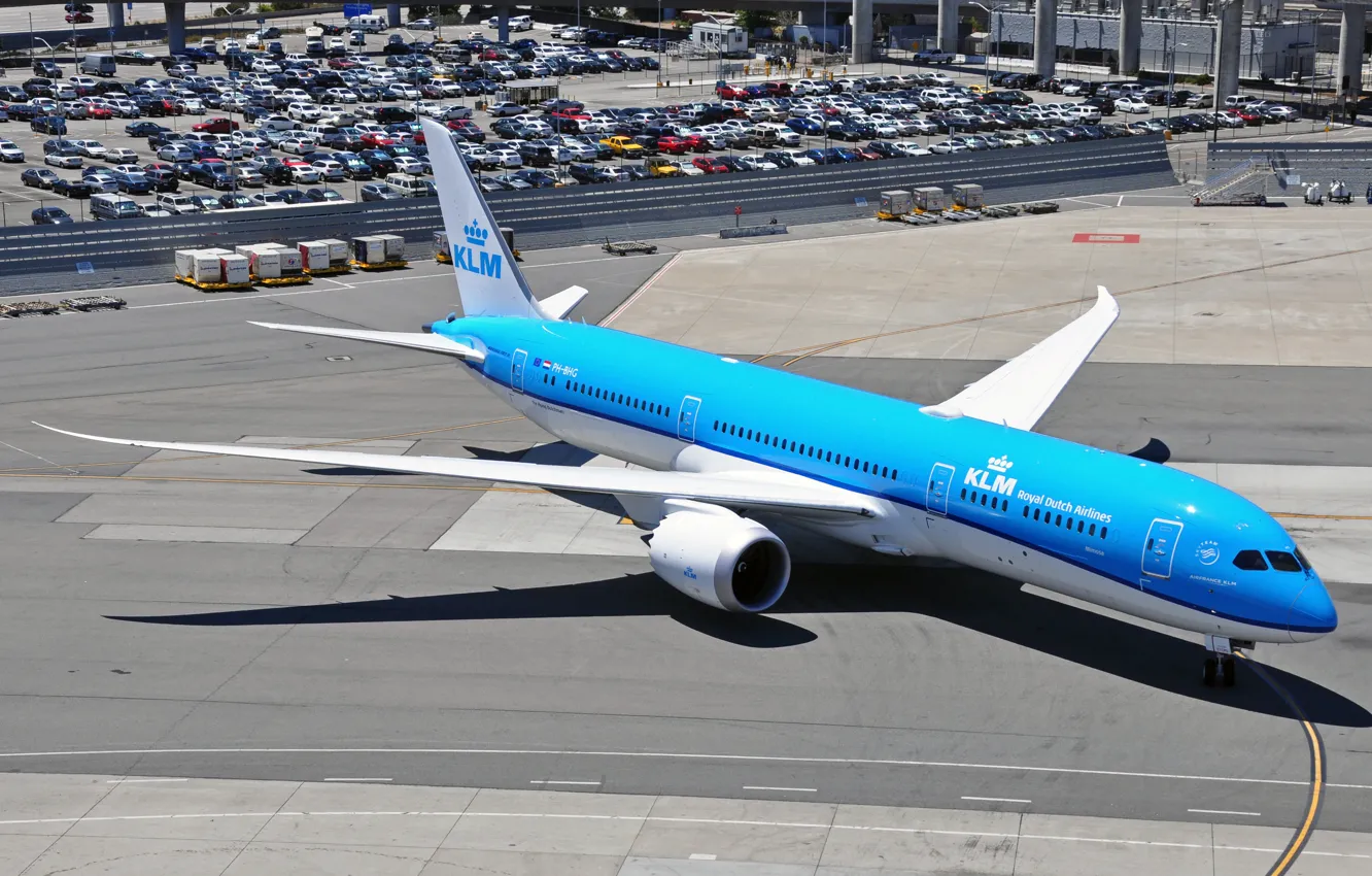 Photo wallpaper the plane, the airfield, KLM607