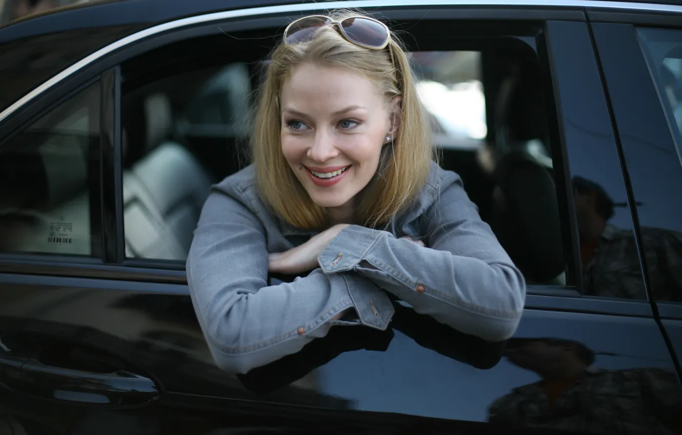 Photo wallpaper look, pose, smile, makeup, actress, glasses, in the car, Svetlana Khodchenkova