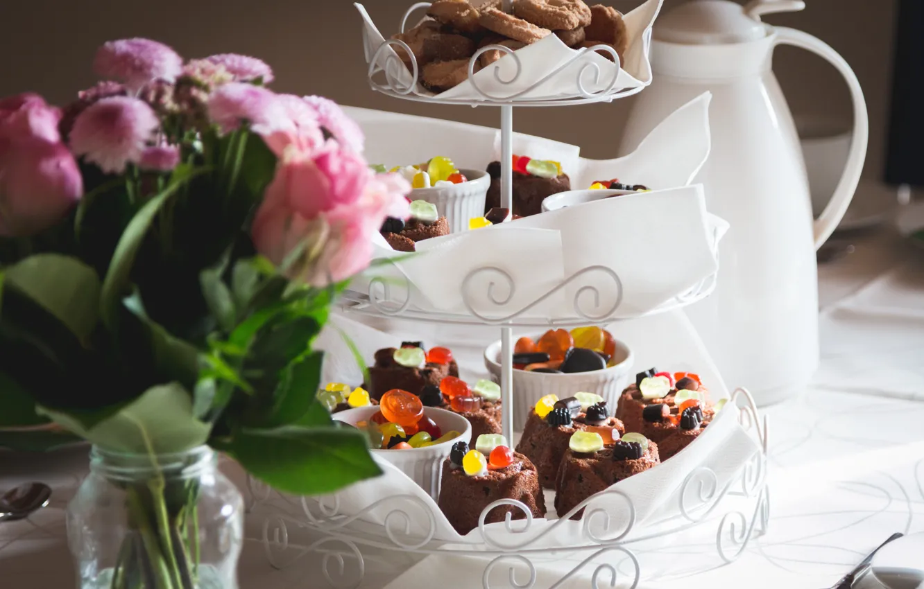 Photo wallpaper flowers, food, vase, cake, dessert, sweet