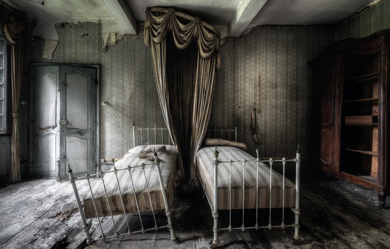 Photo wallpaper room, bed, the door