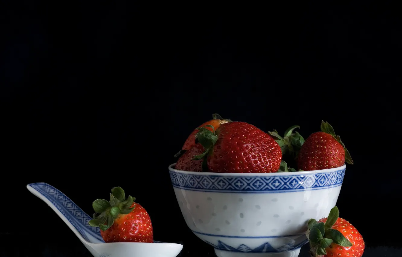 Photo wallpaper berries, strawberry, black background, bowl