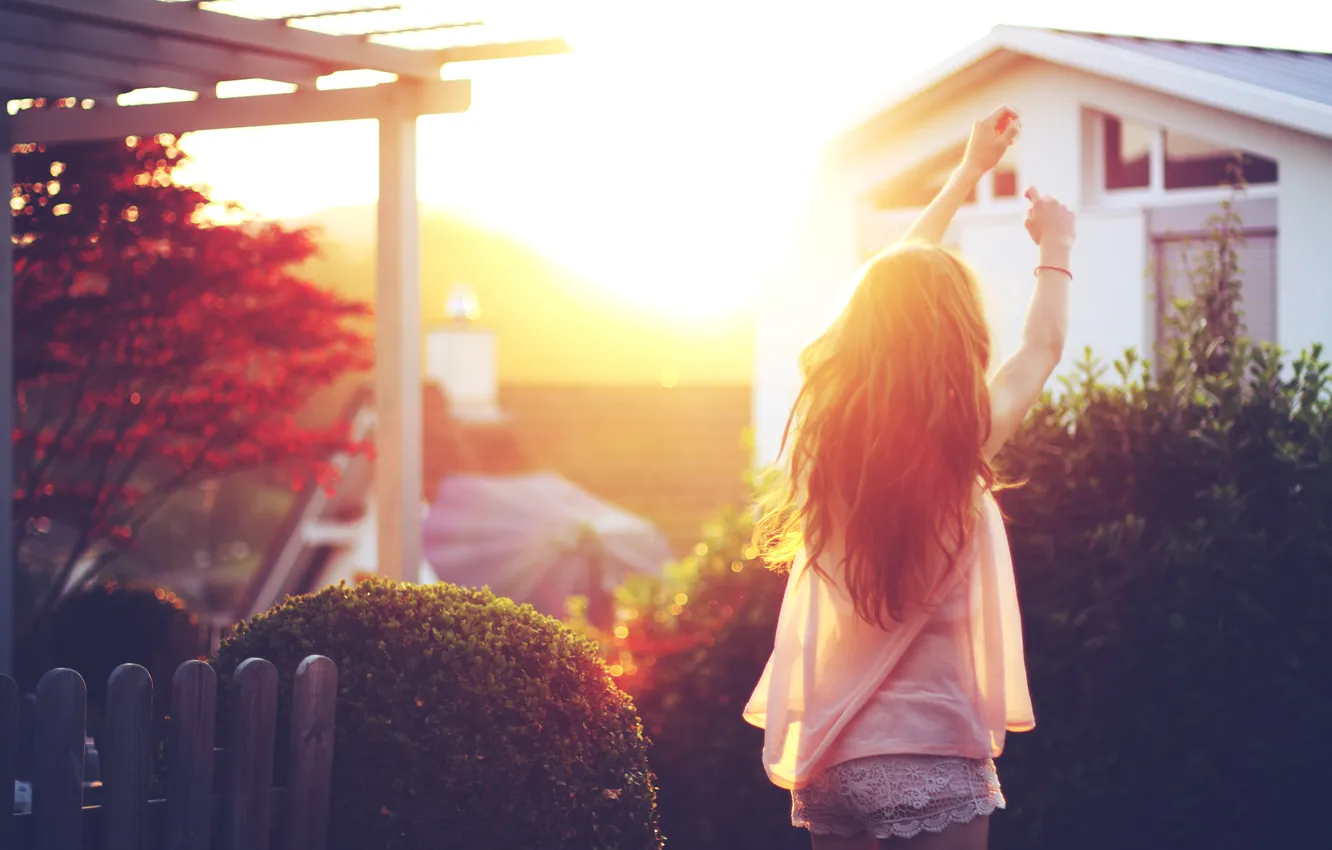 Photo wallpaper girl, the sun, pose, hair, shorts, hands, yard