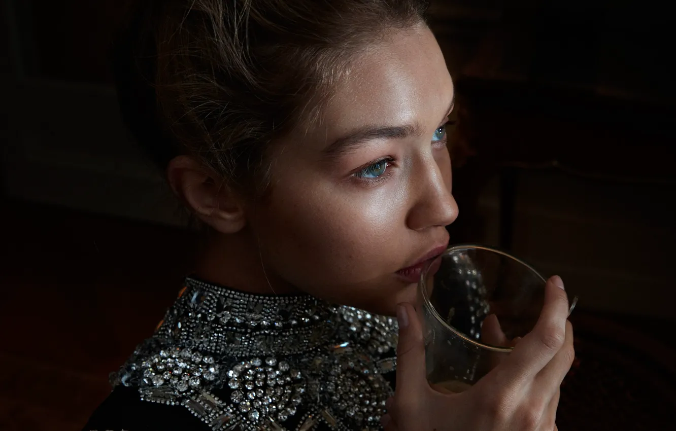 Photo wallpaper glass, model, glass, Gigi Hadid