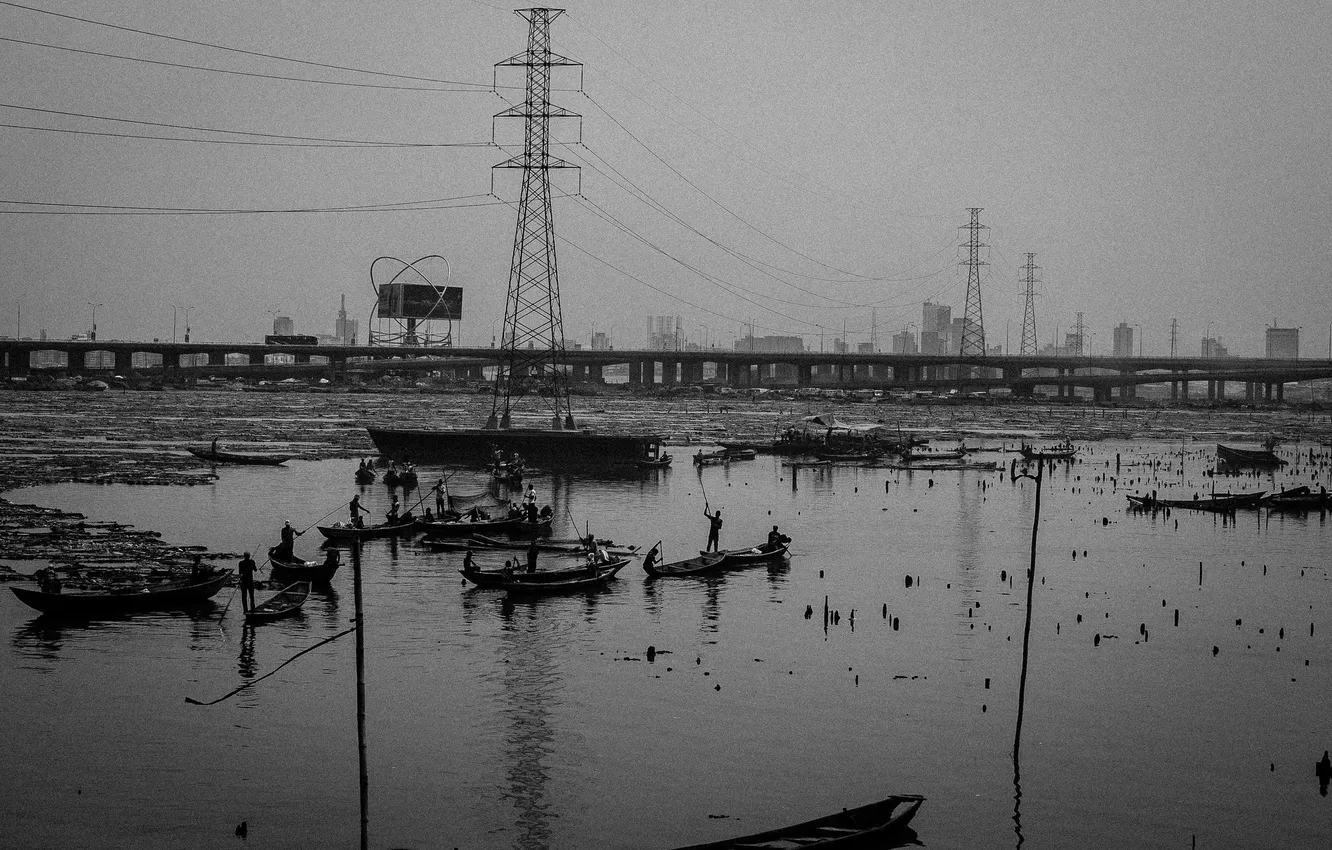 Photo wallpaper city, river, power line, poverty, canoes, fishermen