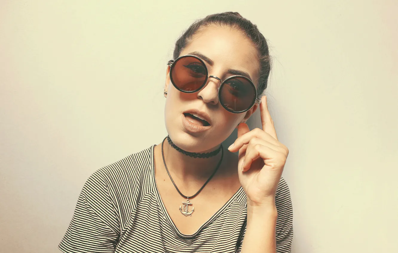 Photo wallpaper girl, glasses, round