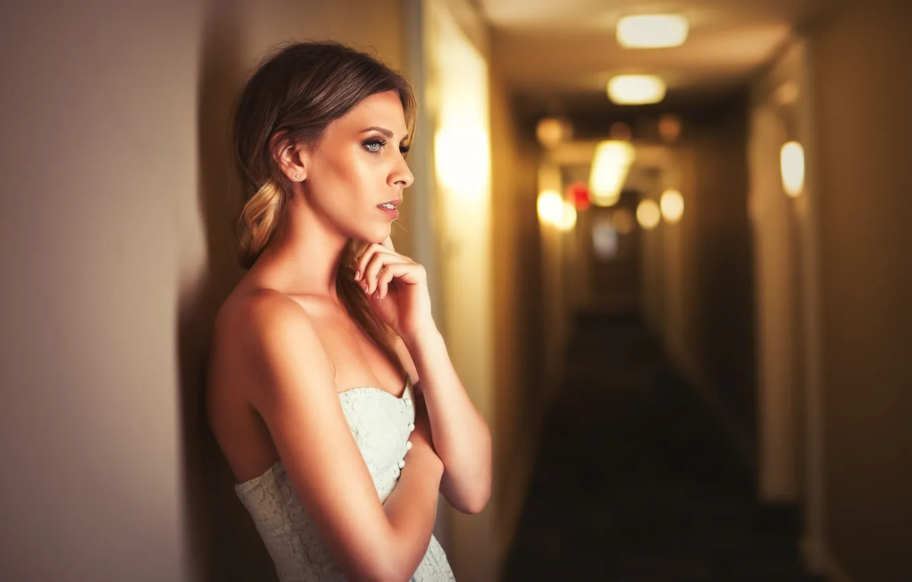 Photo wallpaper pose, model, lamp, portrait, hands, makeup, dress, corridor