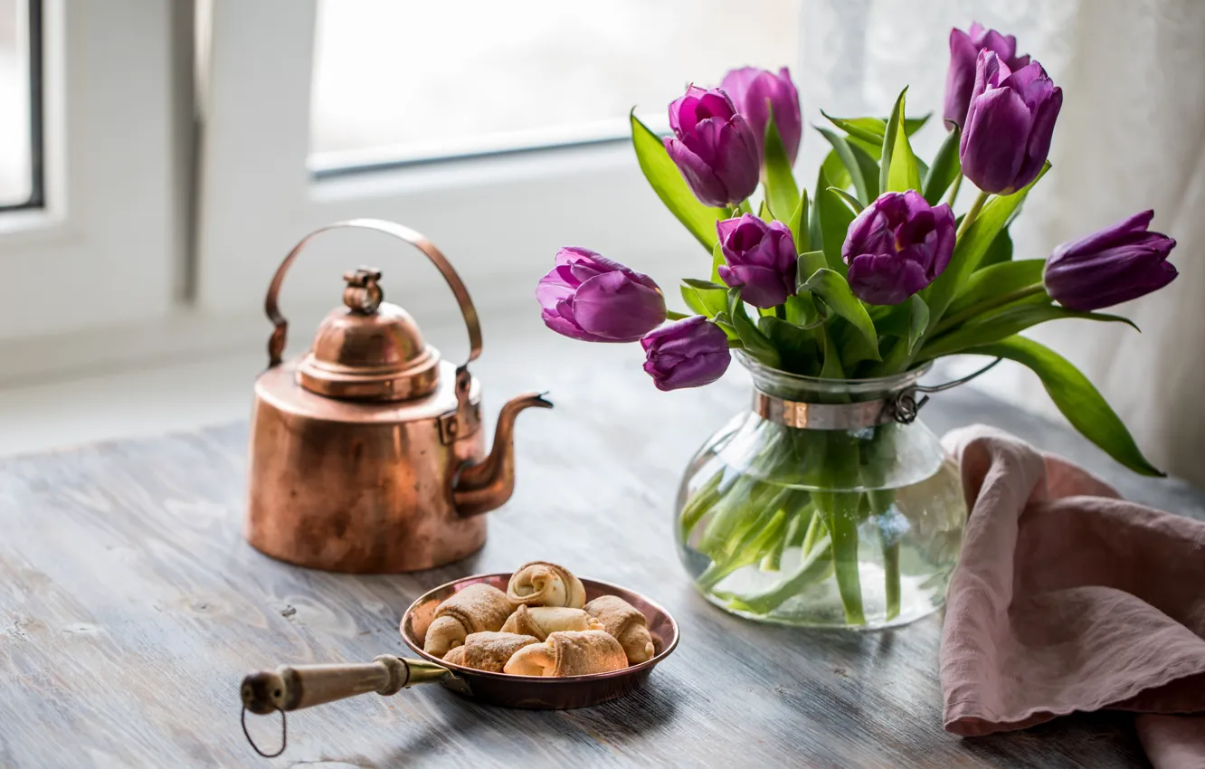 Photo wallpaper cookies, tulips, vase, Karina Klachuk