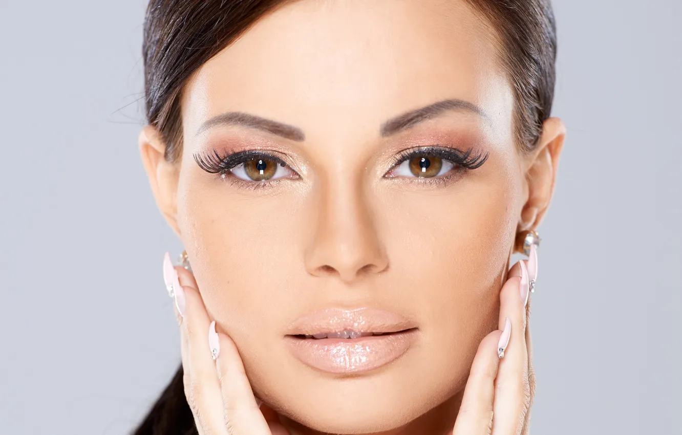 Photo wallpaper girl, face, eyelashes, model, hands, makeup, lips, manicure