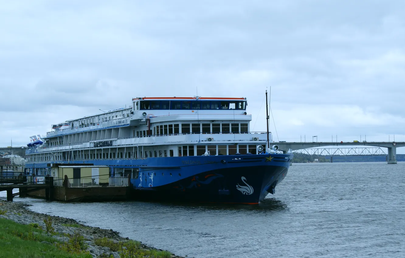 Photo wallpaper cruise, Swan lake, river boat