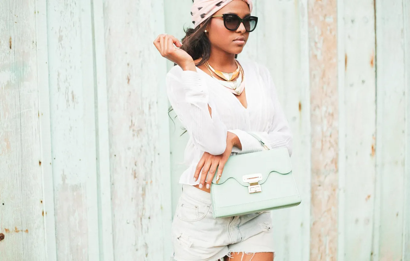 Photo wallpaper girl, blouse, lips, hair, glasses, shirt, turban, Handbag