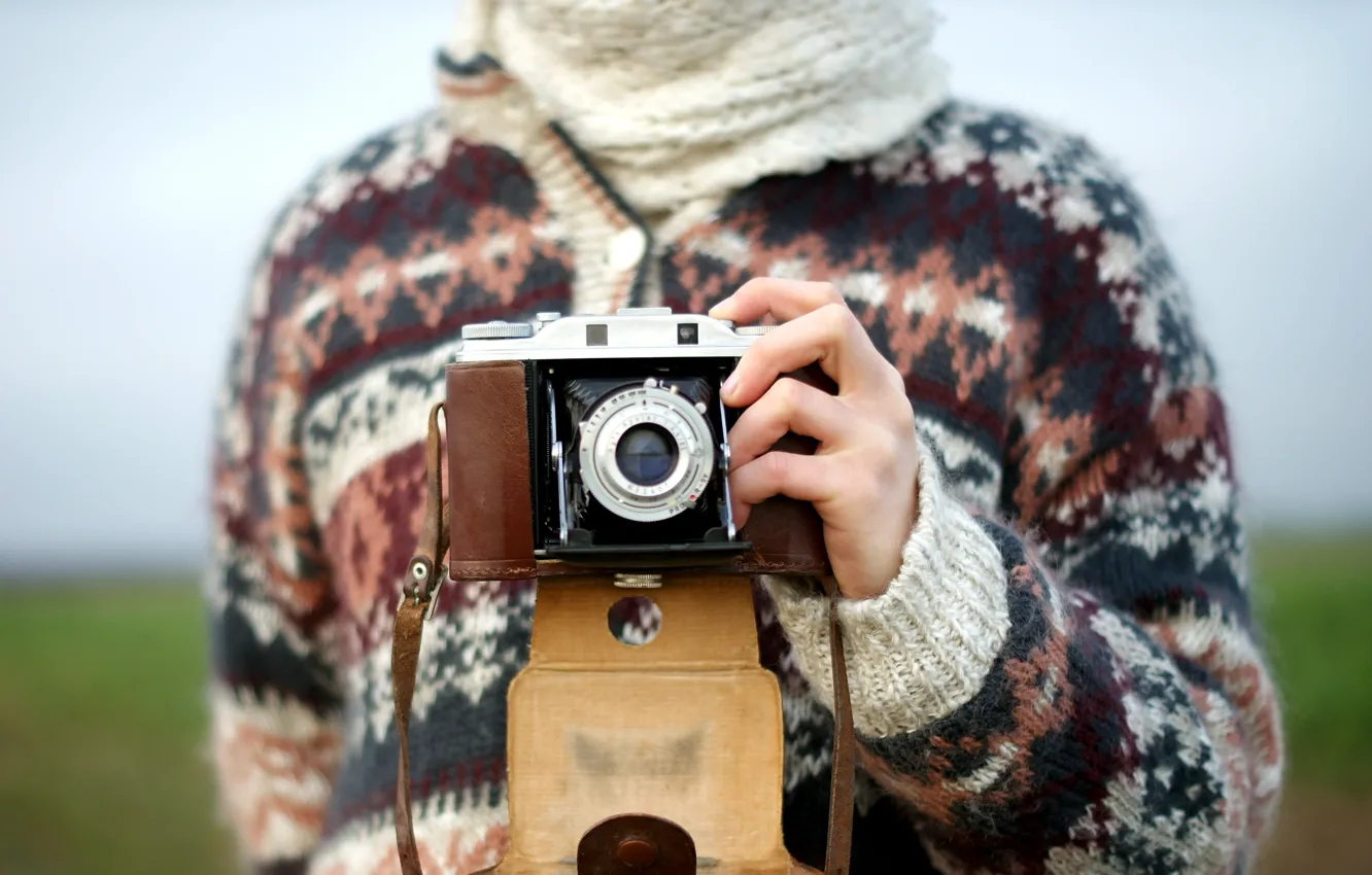 Photo wallpaper pattern, figure, camera, hands, lens, sweater