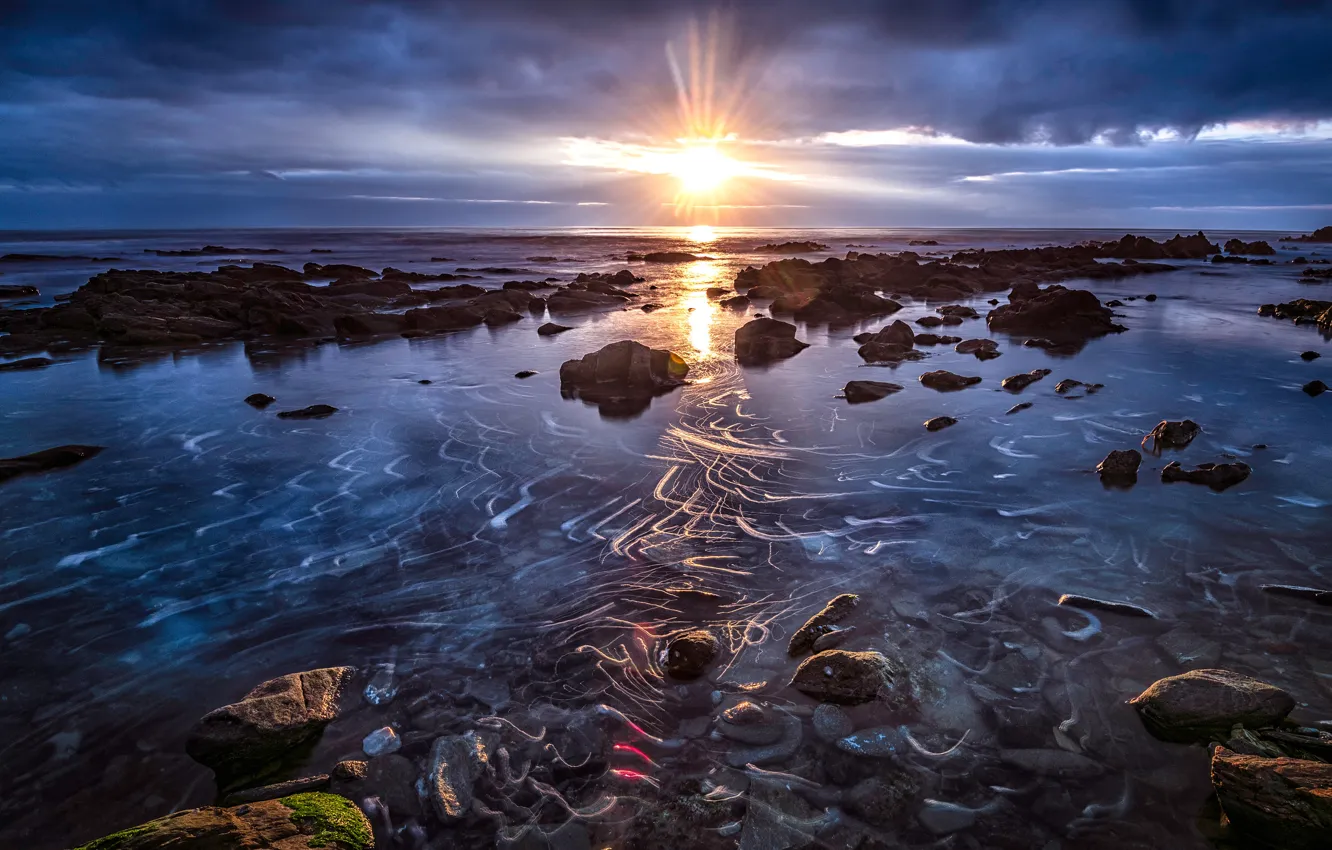 Photo wallpaper sea, the sun, rays, glare, stones, shore