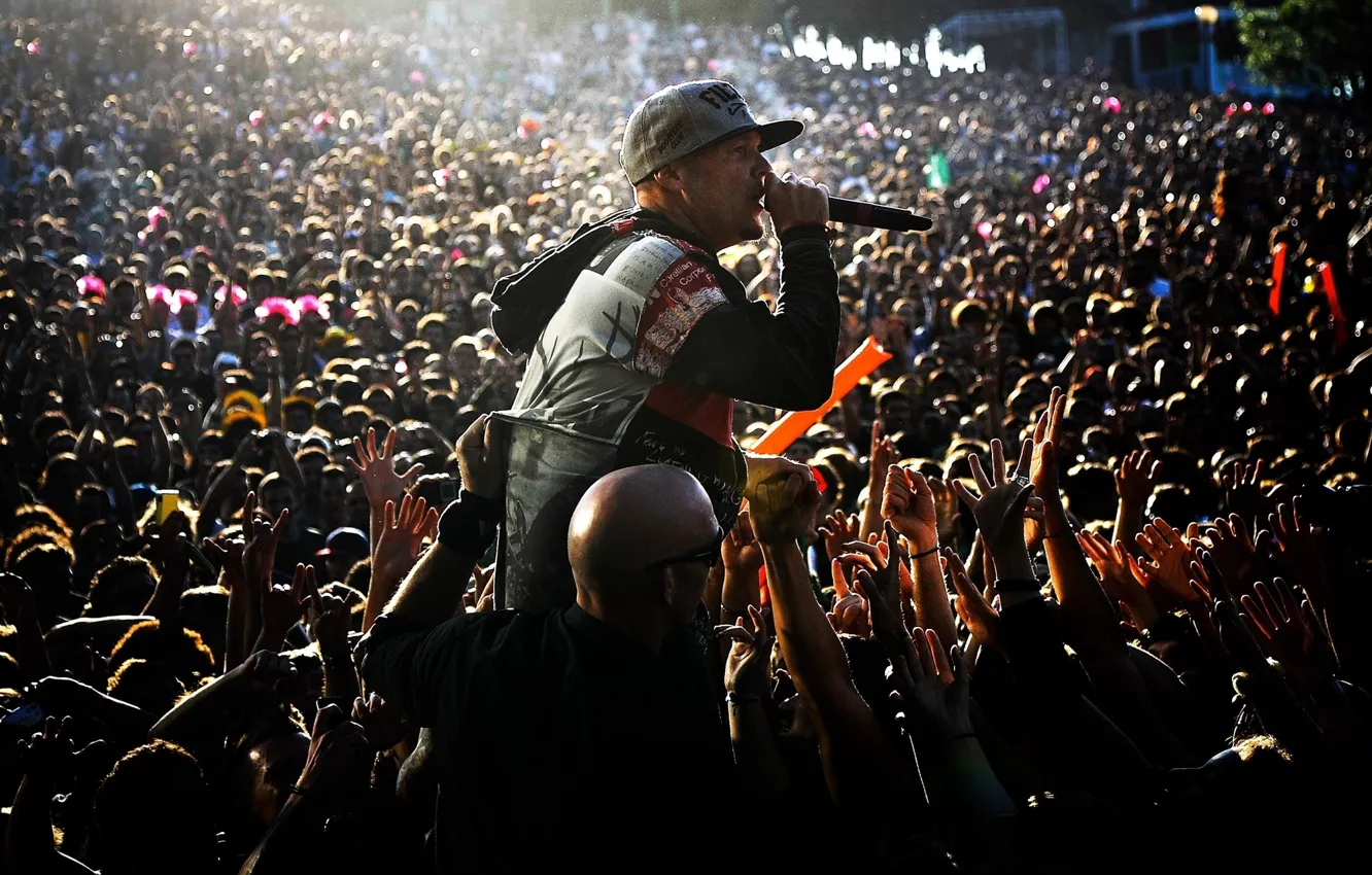Photo wallpaper wallpaper, metal, rock, Music, photo, singer, limp bizkit, crowd