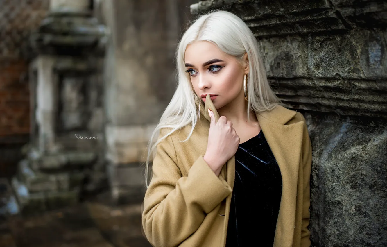 Photo wallpaper look, girl, photo, background, model, blur, hands, makeup