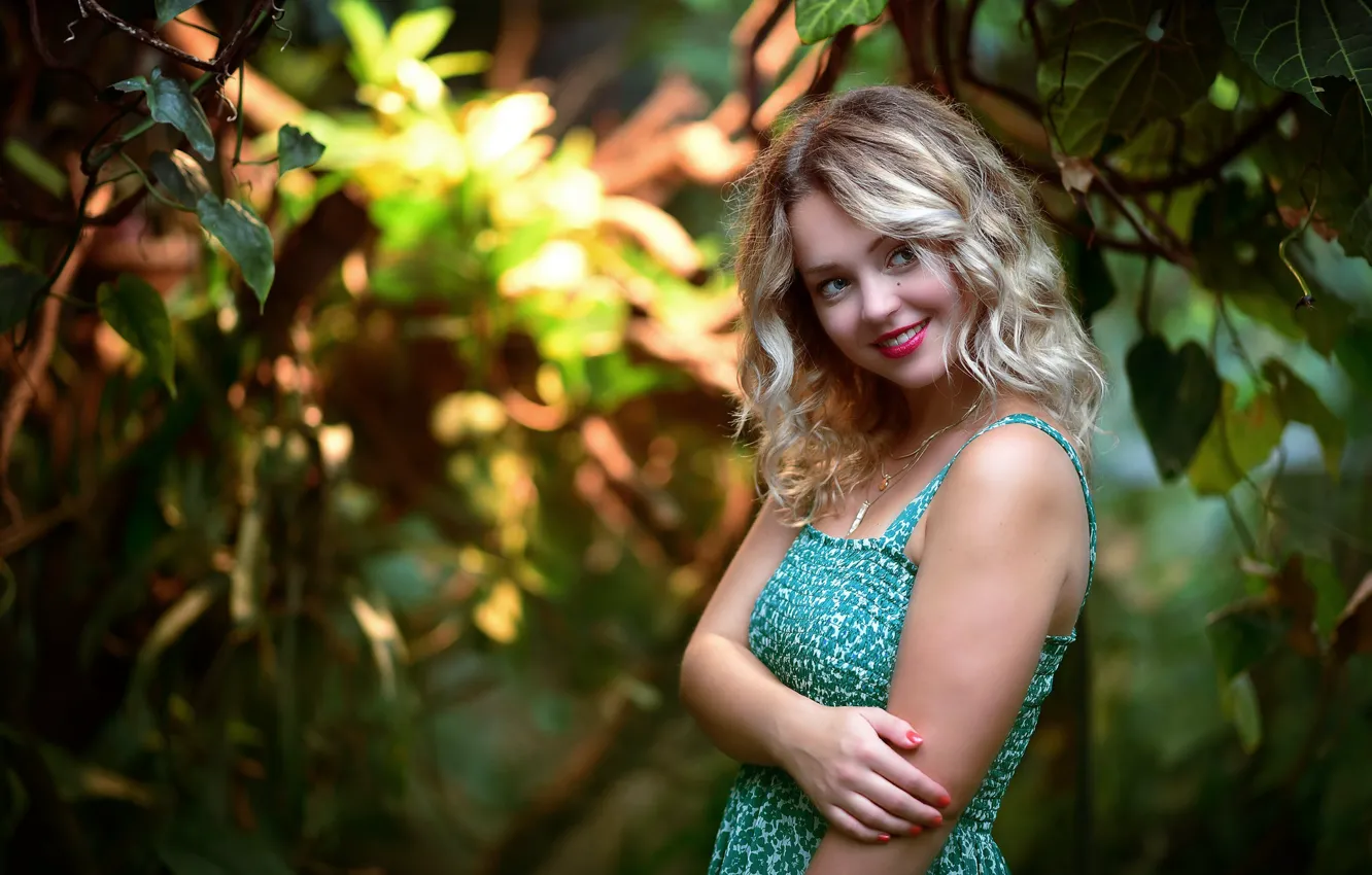 Photo wallpaper girl, smile, Selina