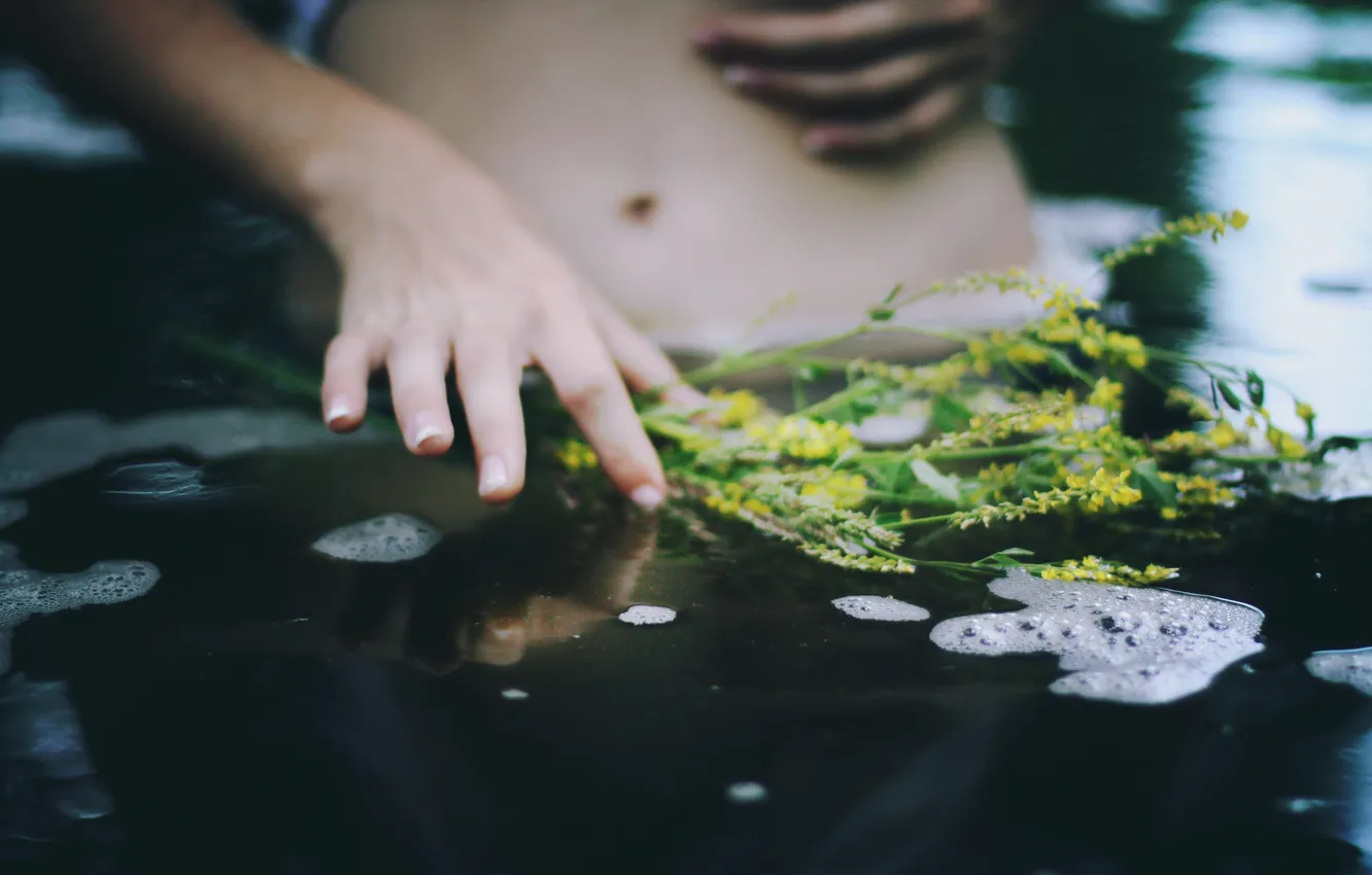 Photo wallpaper water, girl, flowers