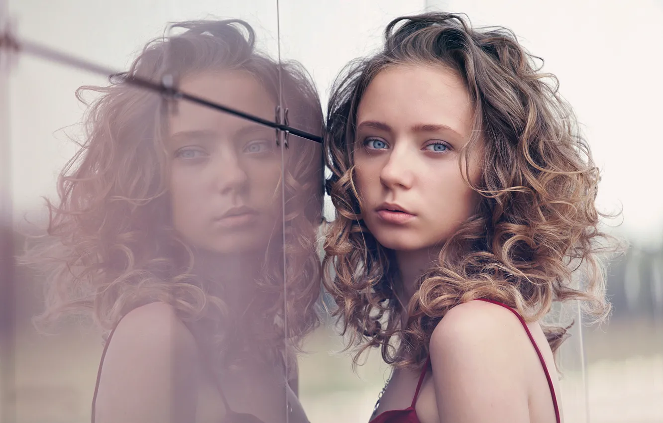 Photo wallpaper reflection, the beauty, Natalie