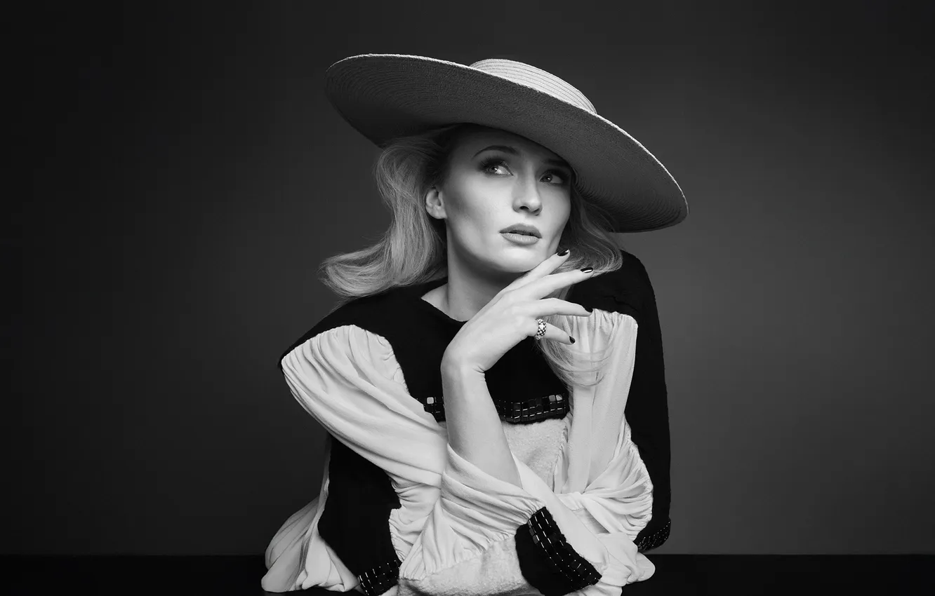 Photo wallpaper look, girl, pose, photo, hands, black and white, beautiful, Sophie Turner
