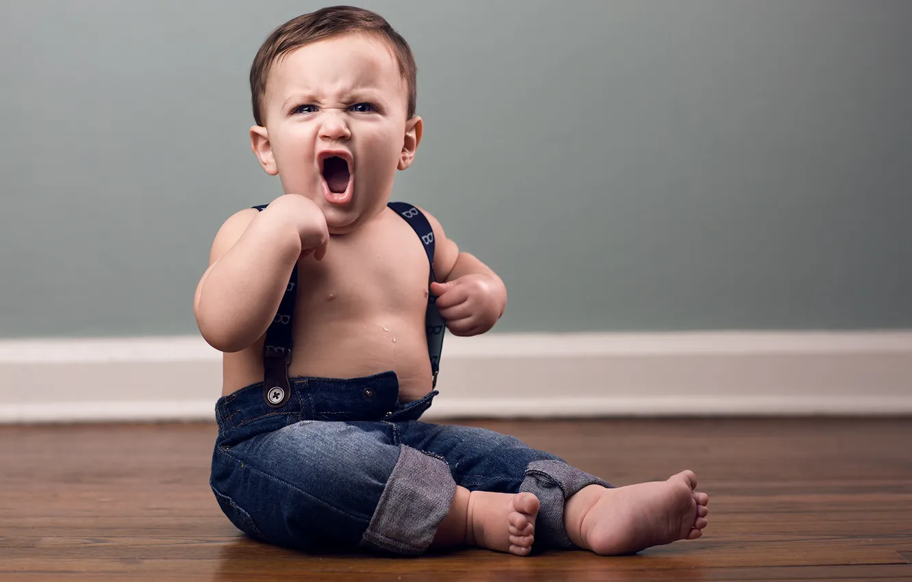 Photo wallpaper children, jeans, boy, on the floor, toddler, braces, screamer