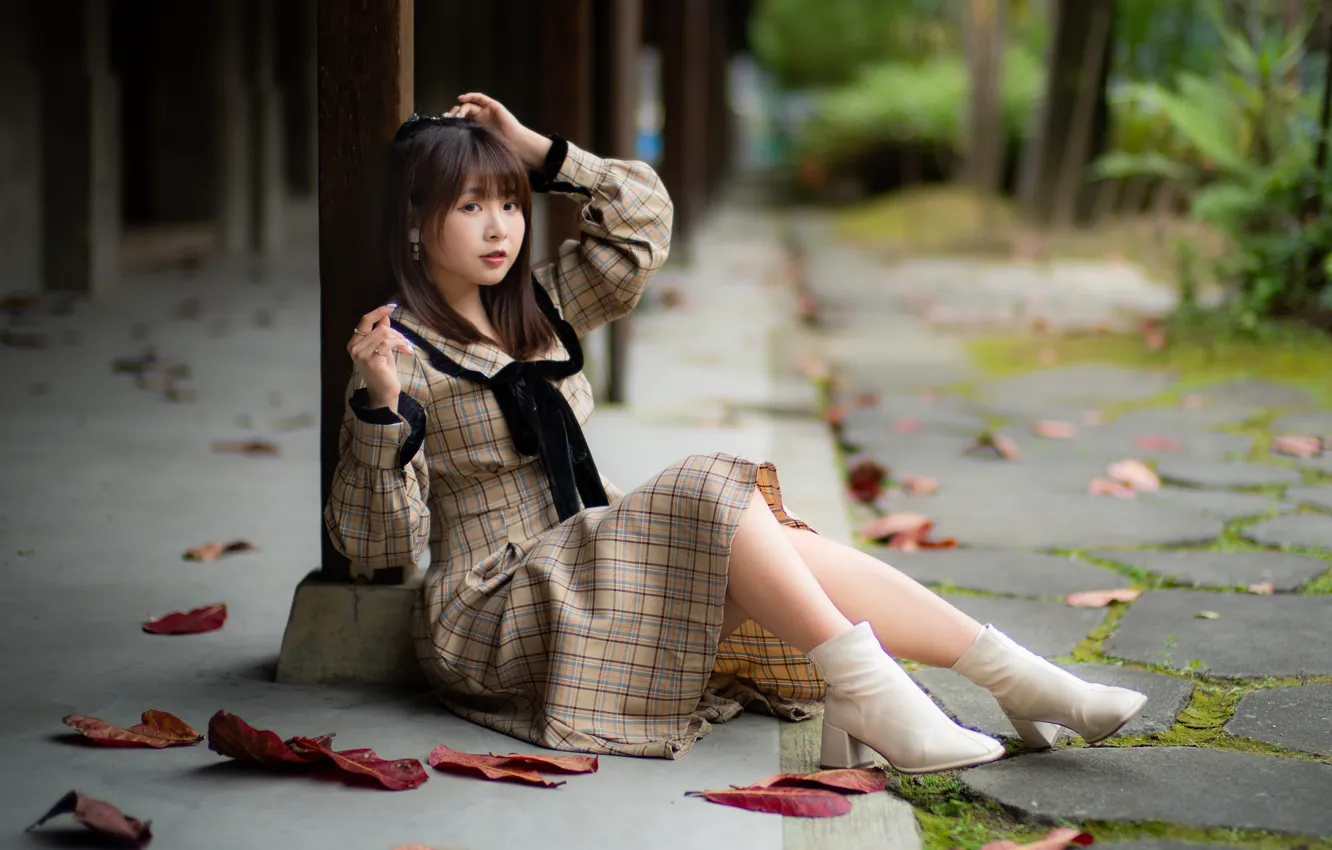 Photo wallpaper look, leaves, pose, model, portrait, makeup, figure, dress