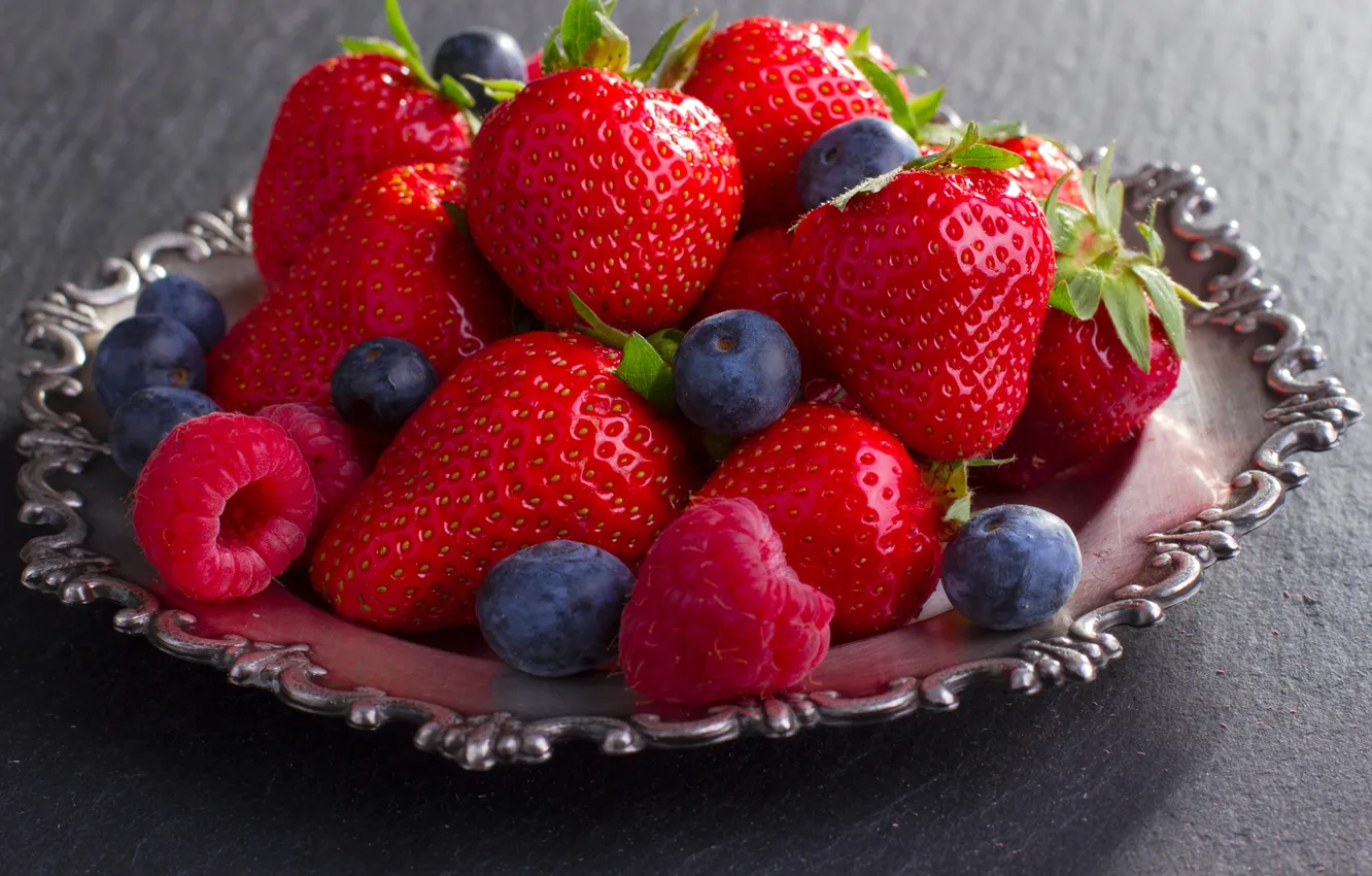 Photo wallpaper berries, raspberry, strawberry, plate, fresh, strawberry, blueberries, berries