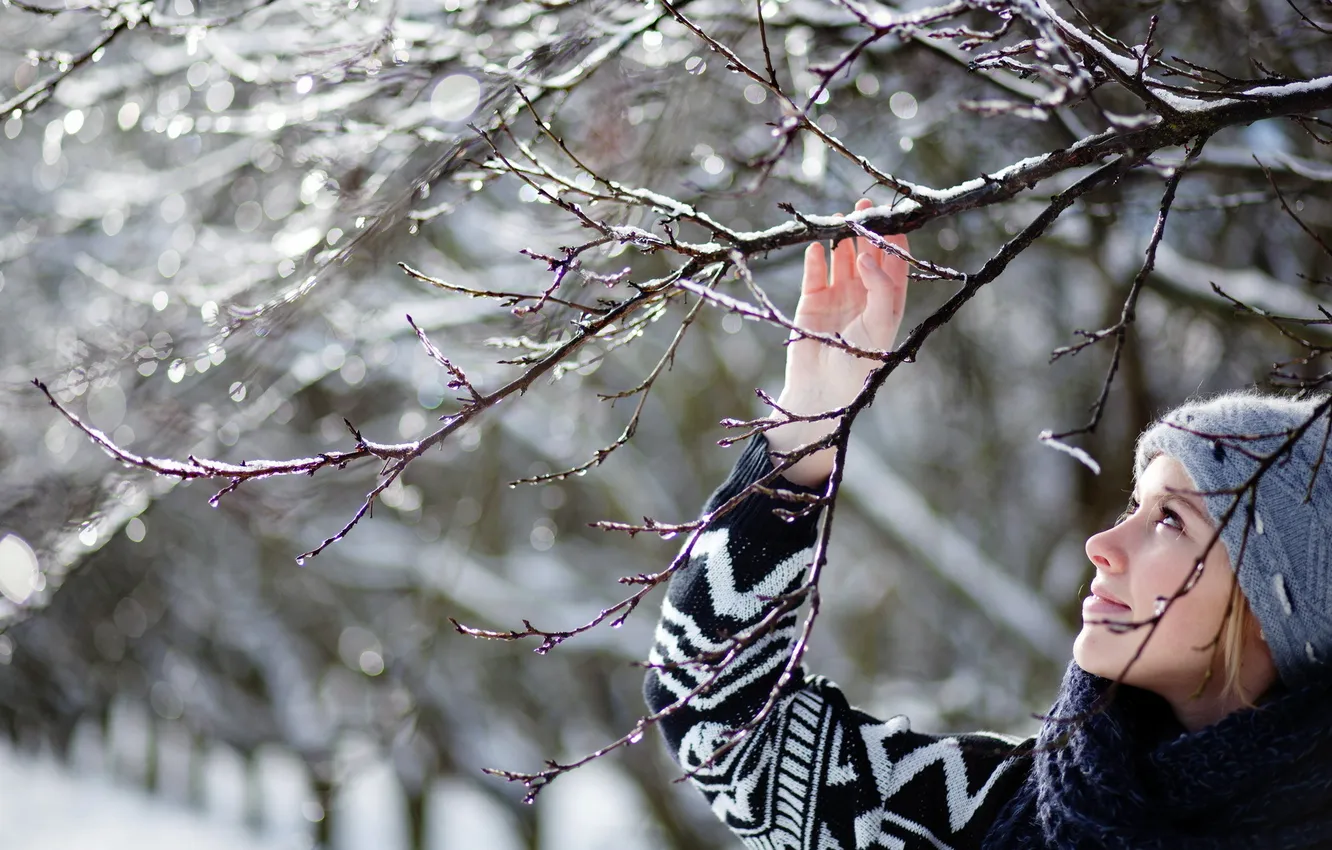 Photo wallpaper girl, branches, mood