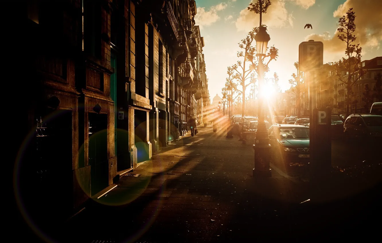 Photo wallpaper machine, the city, street, people, the sidewalk, the glow of the sun