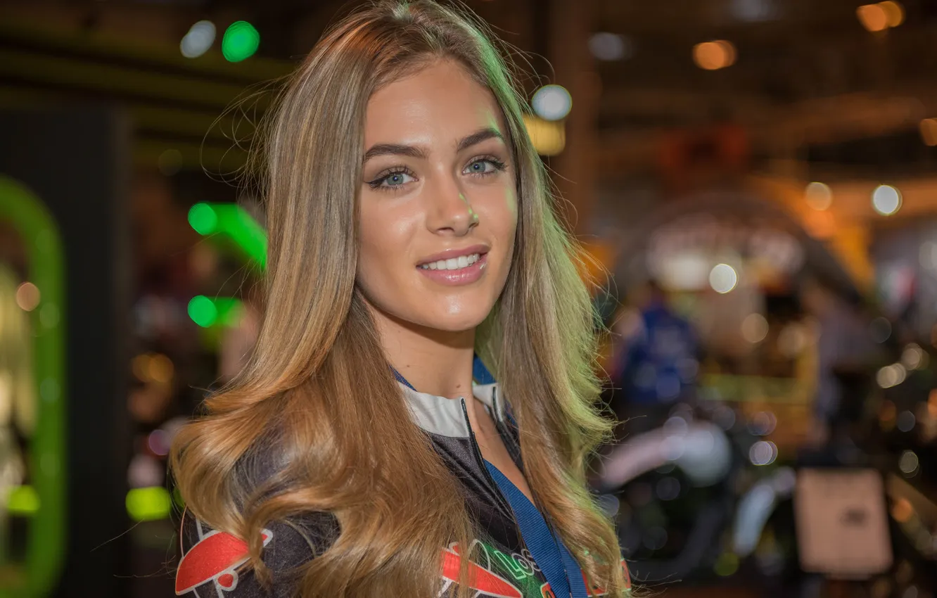 Photo wallpaper look, girl, face, background, hair, beauty