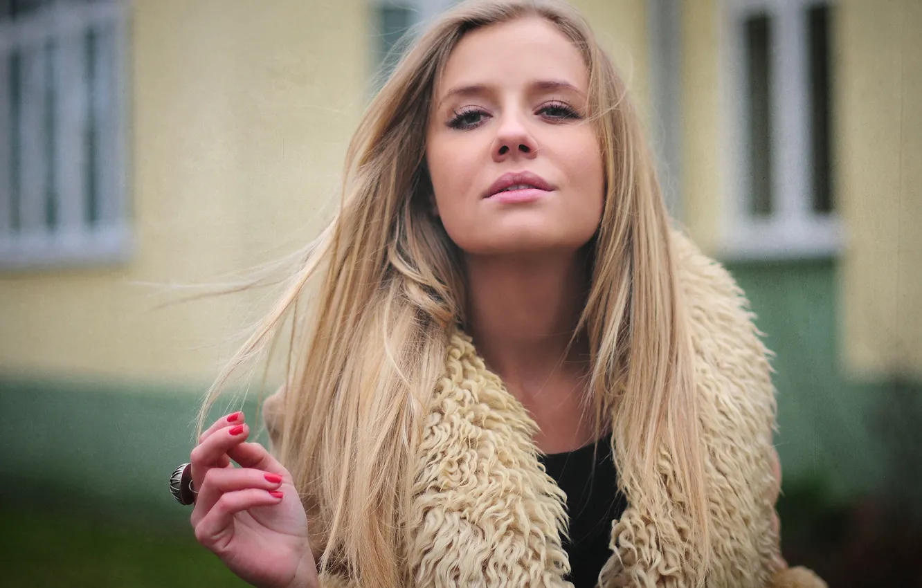 Photo wallpaper girl, blonde, fur
