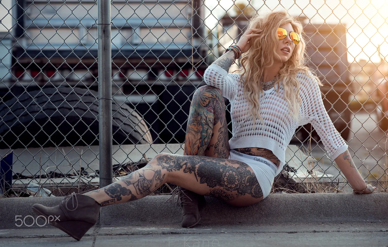Photo wallpaper girl, photographer, model, tattoo, blonde, urban, sunglasses, Evan Kane