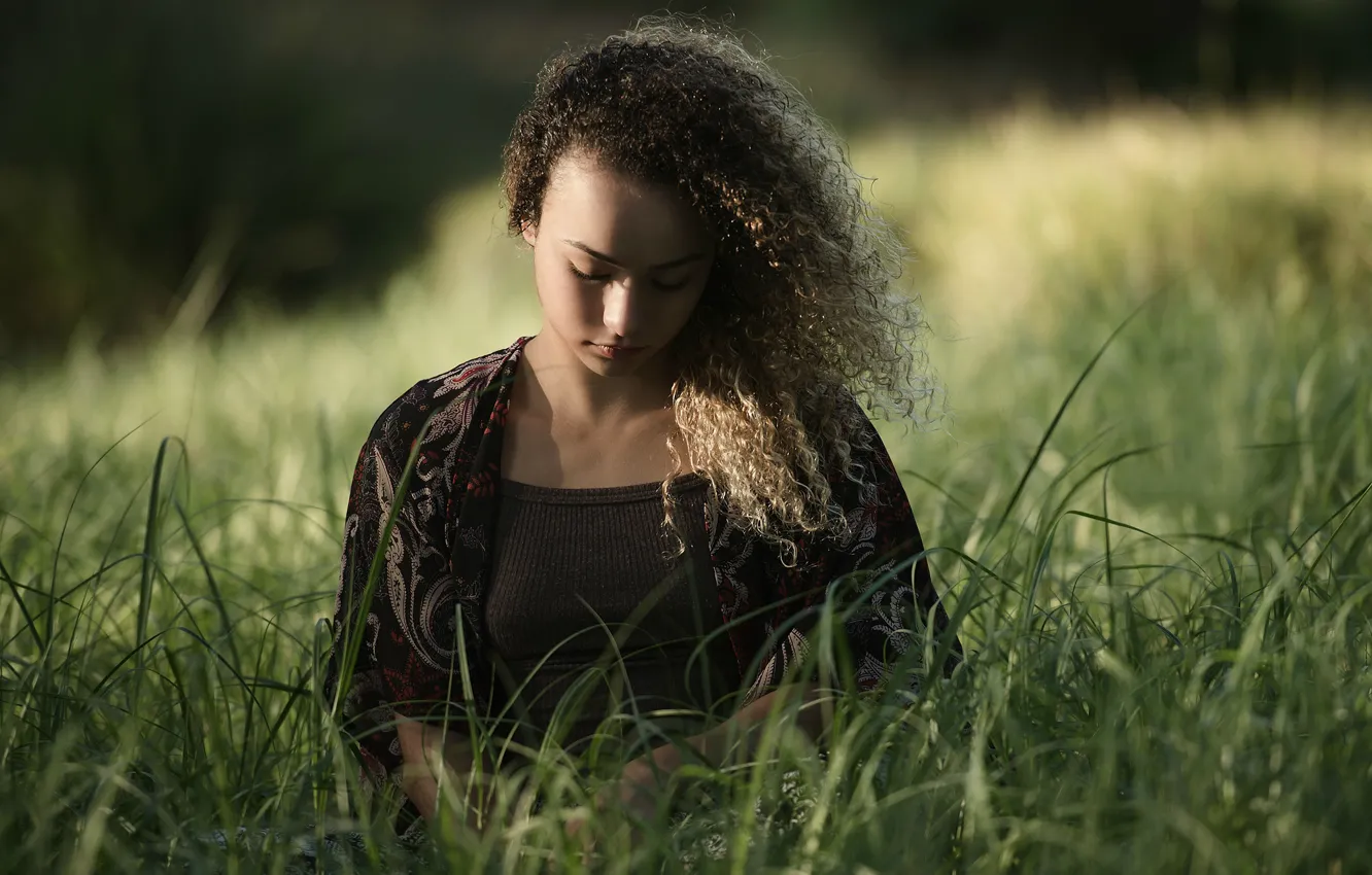 Photo wallpaper girl, curls, grass, sunlight