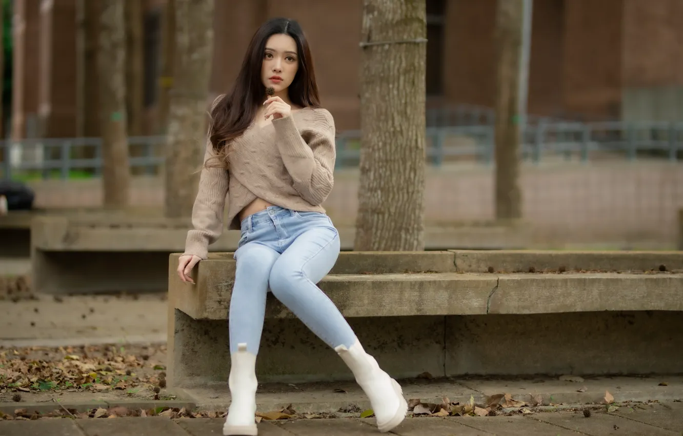 Photo wallpaper leaves, trees, pose, model, portrait, jeans, makeup, figure