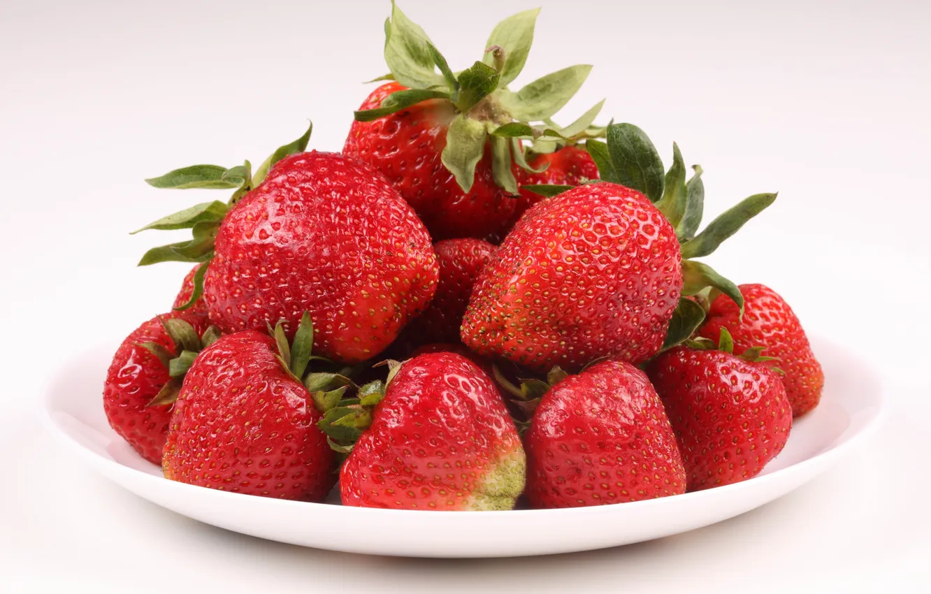 Photo wallpaper berries, strawberry, plate