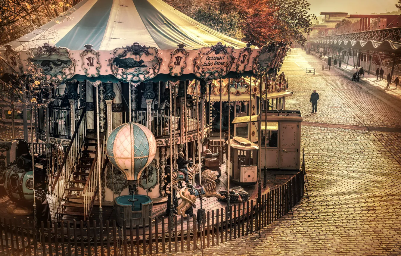 Photo wallpaper Paris, Ile-de-France, Quartier de La Villette, caroussel