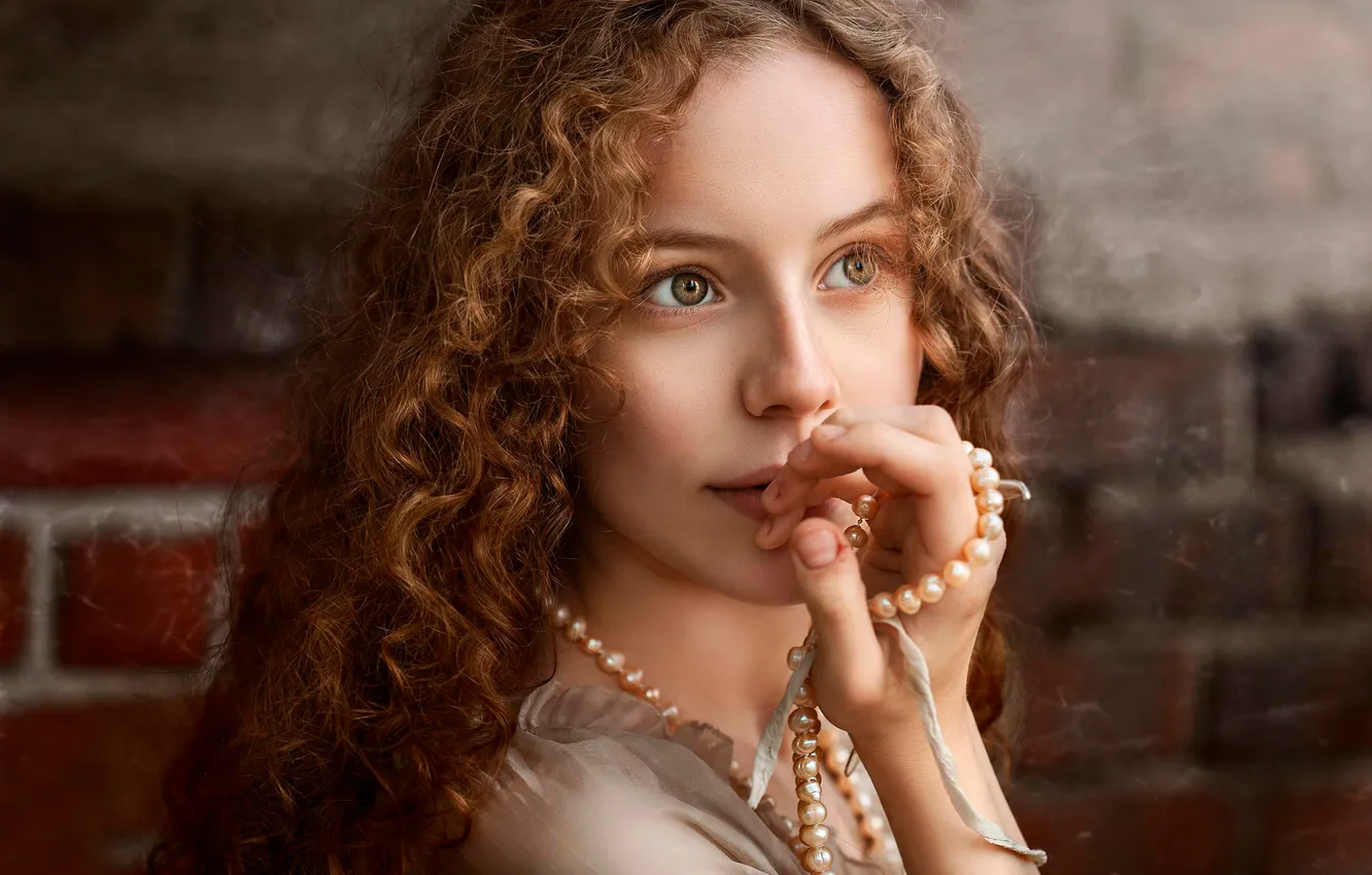 Photo wallpaper look, portrait, beads, curls, Galia